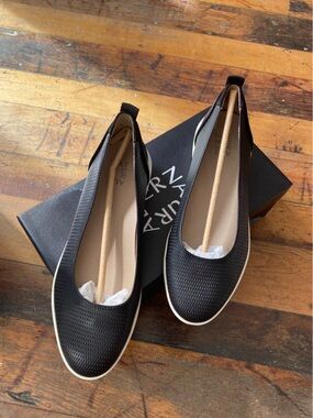 Naturalizer - Black Slip-On Women's Flats - Sz 10